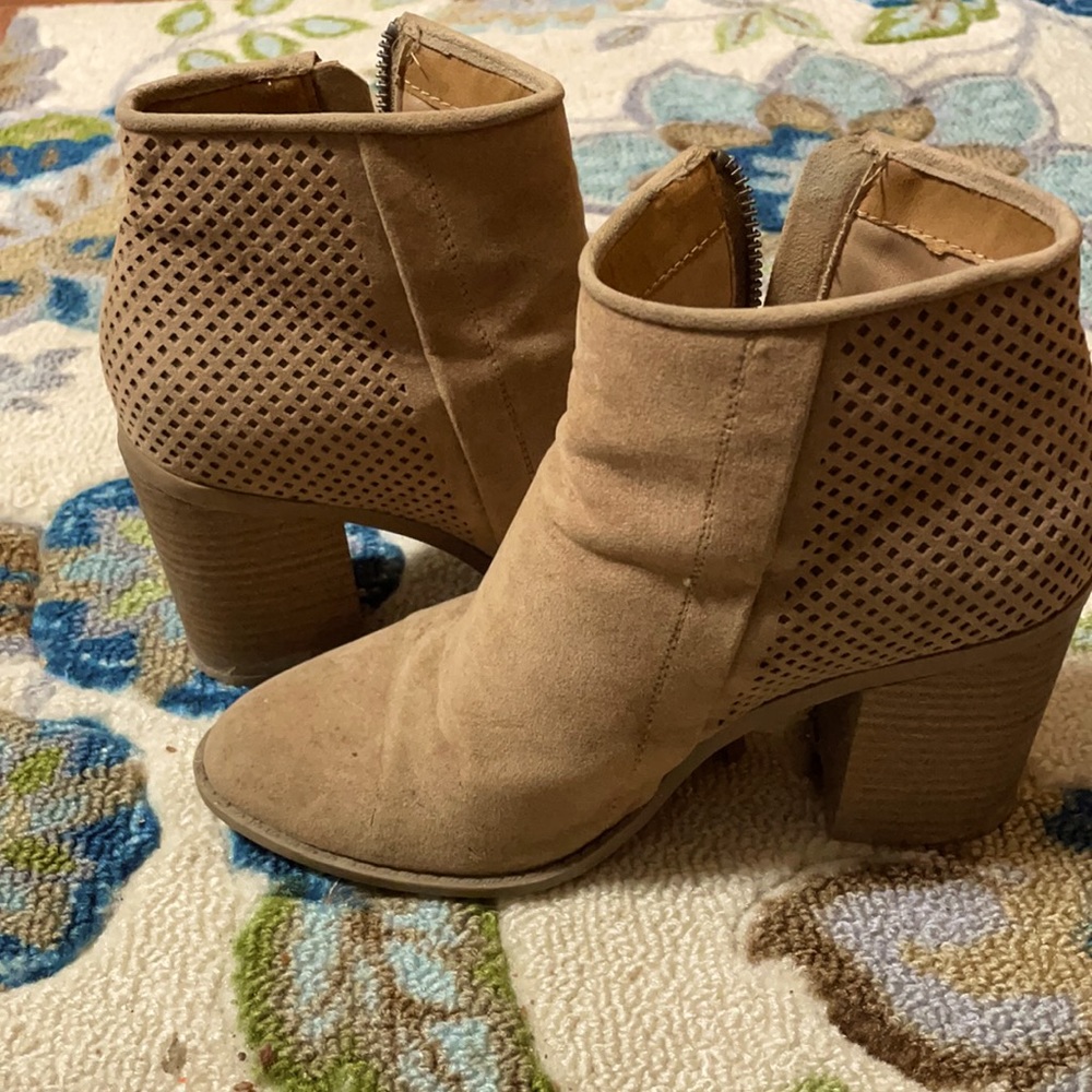 Good condition, worn only a few times. No scuffs or stains